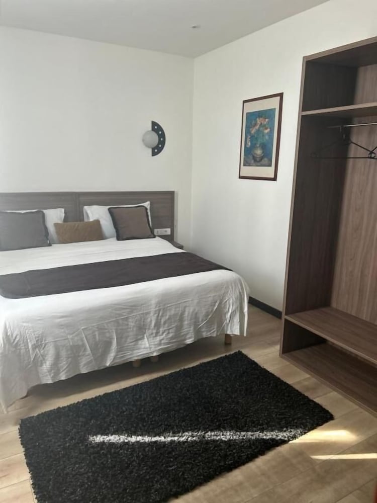 Hotel Le Clemenceau 9/45
