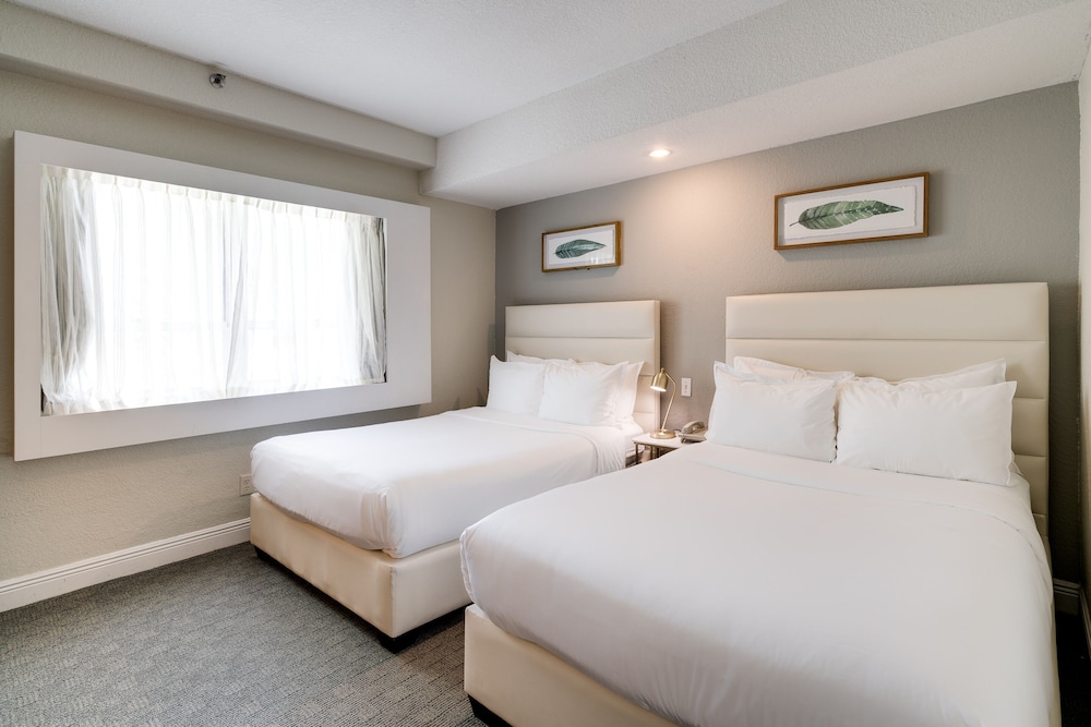 CREST Hotel & Suites 26/66