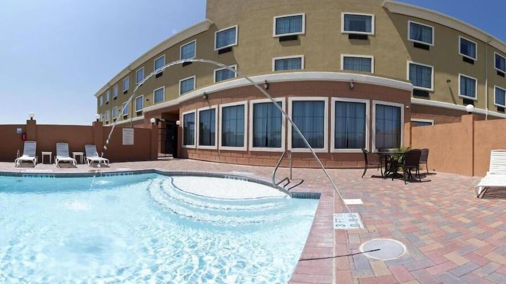 Holiday Inn Express Hotel And Suites Kingsville 1/55