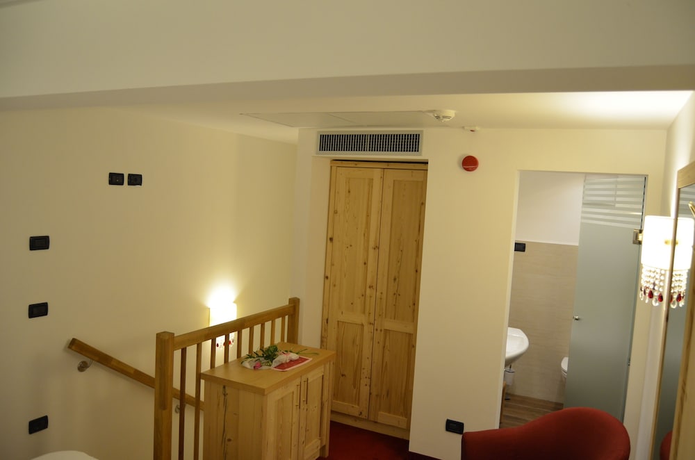 HOTEL LADINA 47/56
