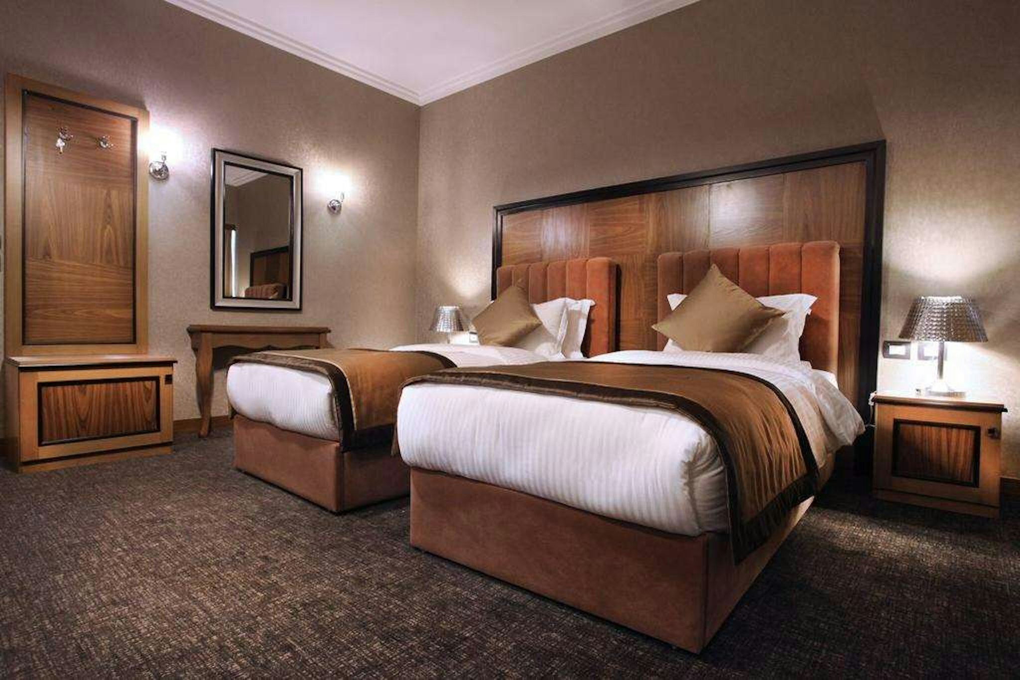 HOTEL COLOSSEO TIRANA 6/12