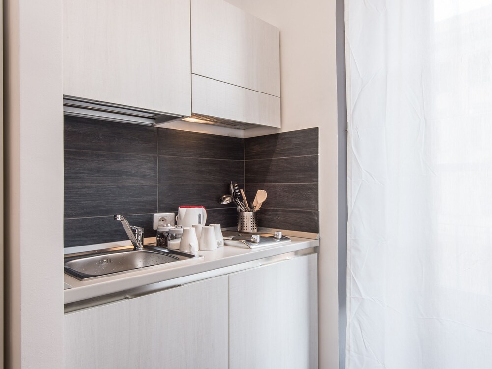 Vatican Luxury Suites 35/65