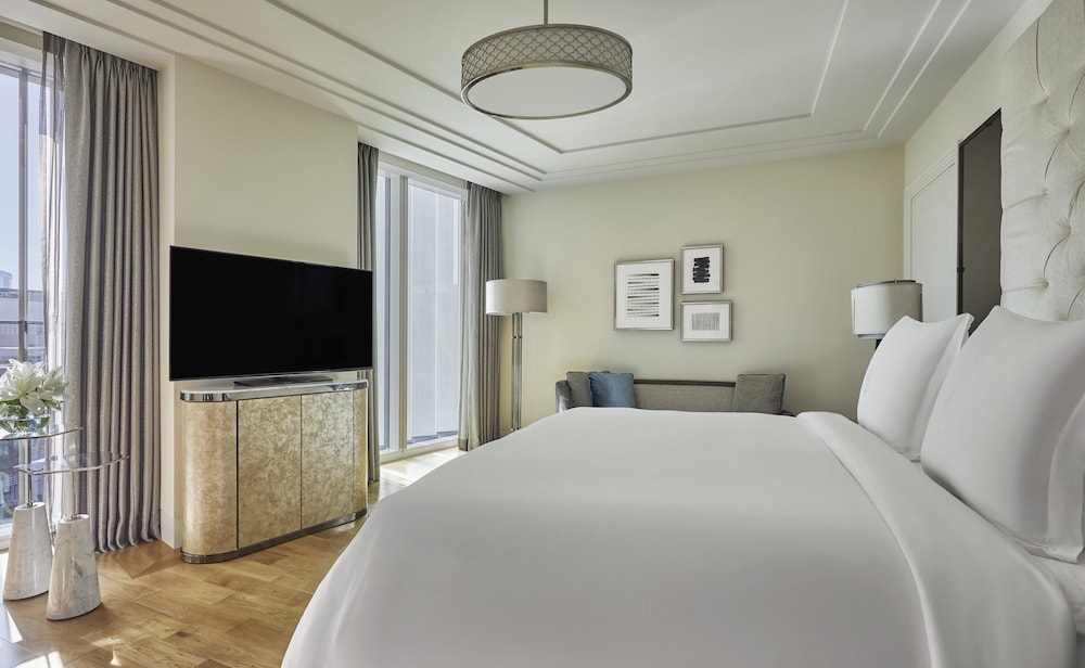 DELUXE, EXECUTIVE, SUITE, KING BED