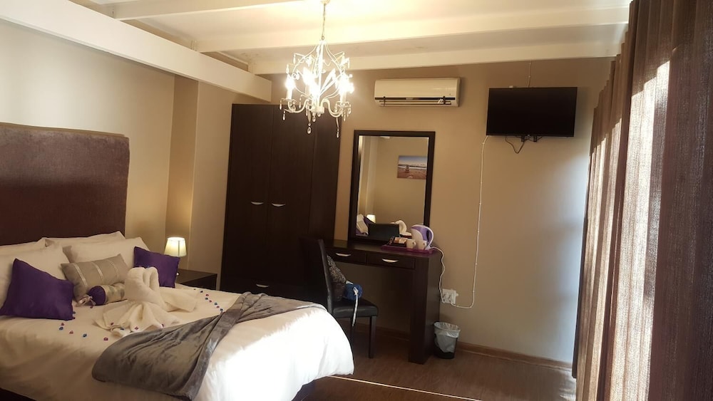Luxury Heights Guesthouse 7/26