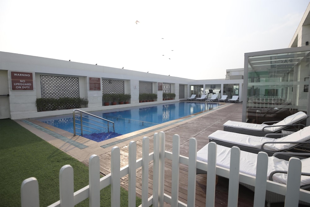 Radisson Hotel Agra 65/68