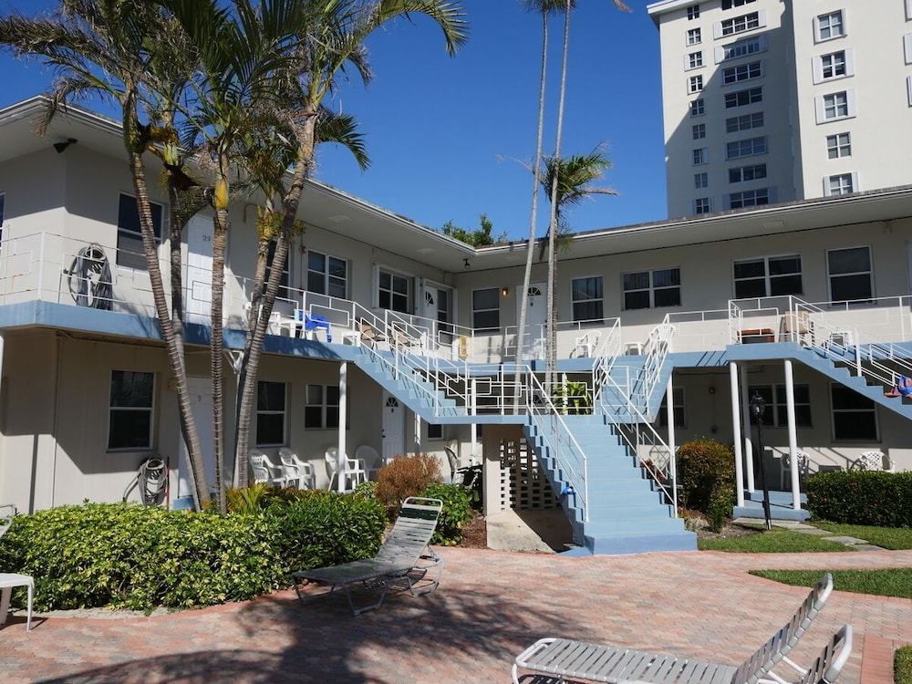 Holiday Isle Yacht Club 4/76