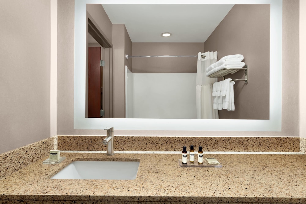 Lancaster Suites 29/37