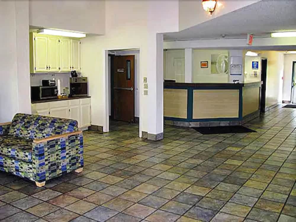 Motel6 Lawrence, KS 7/38