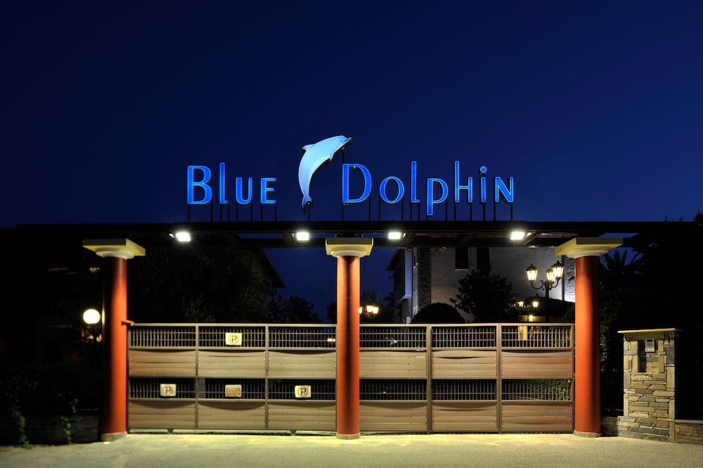 Blue Dolphin Hotel 6/44