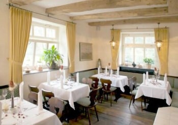 Waldhotel Nachtigall 24/38