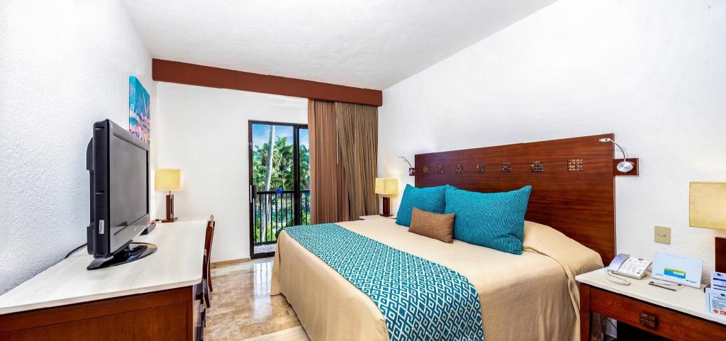2 Bedrooms, Suite, King and Twin Beds, Beach Front