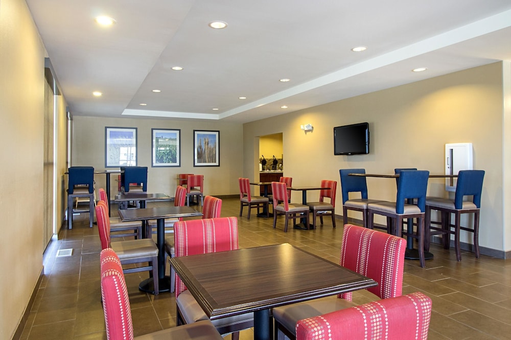 Comfort Suites & Conference Center Worthington MN 30/38