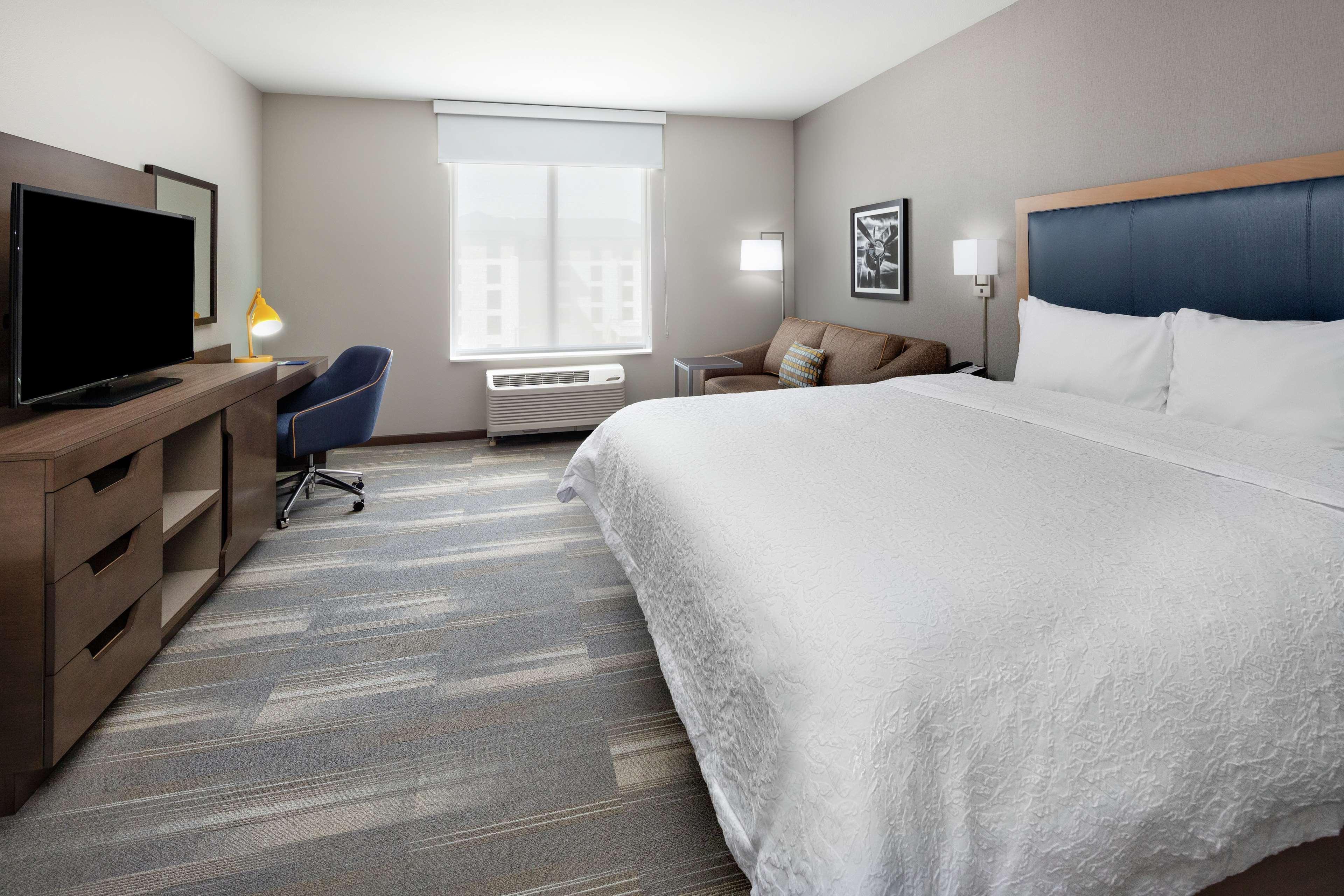 STUDIO, SUITE, KING BED