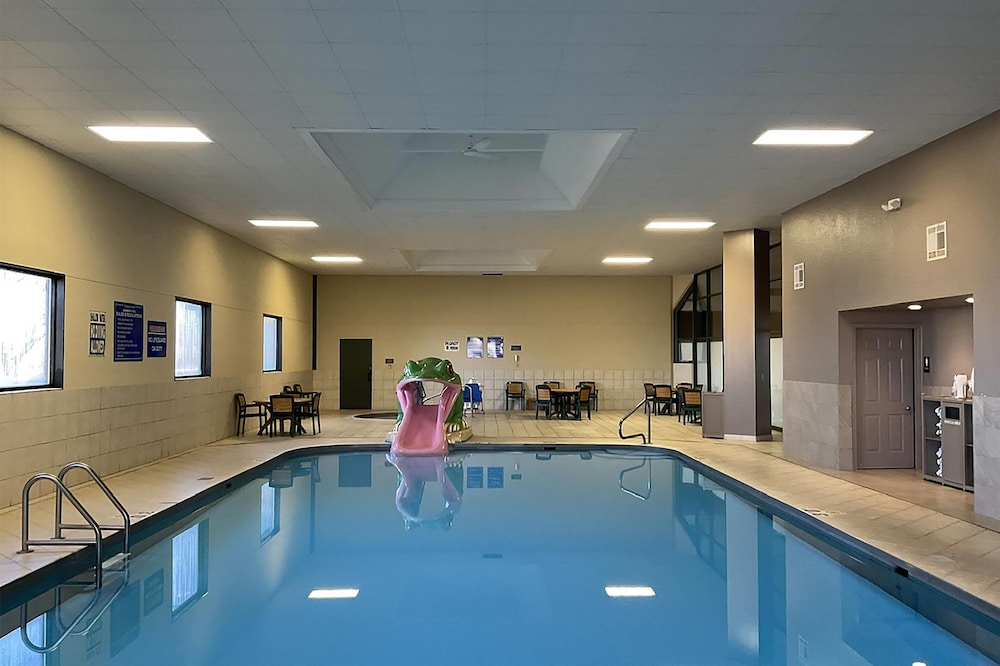 AmericInn by Wyndham Watertown 14/50
