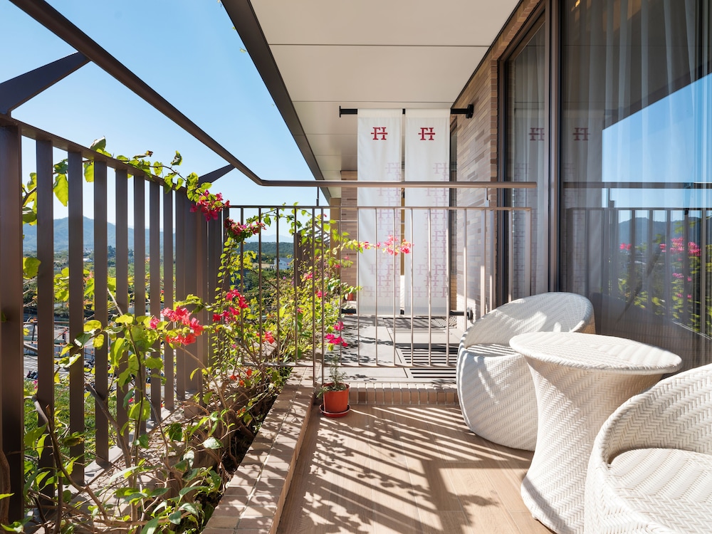 Fame Hall Garden Hotel 55/72