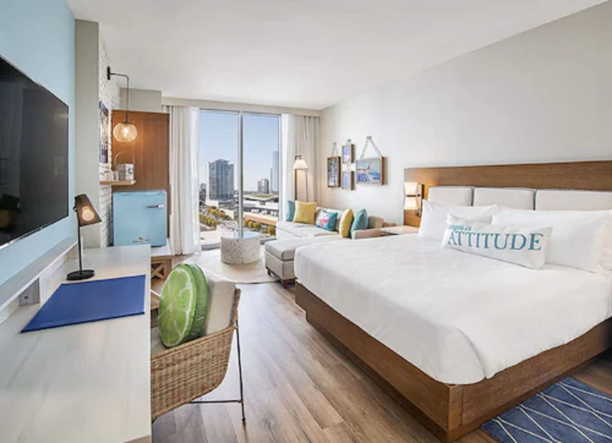 SUITE, KING BED, SOFA, ACCESSIBLE