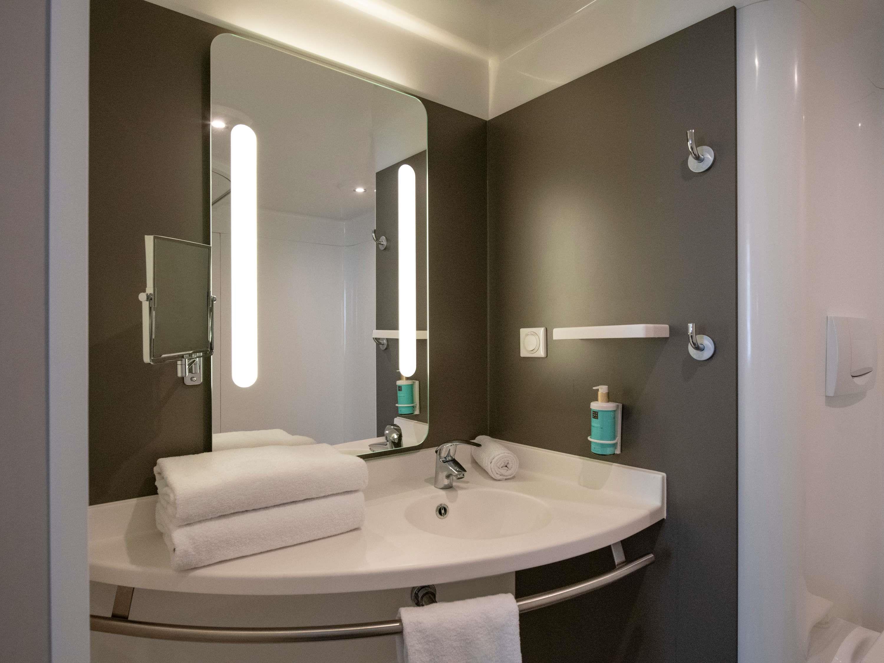 جناح سوبيريور بسرير مزدوج مع أريكة لذوي الإعاقة، Novotel Suites Nice Airport Hotel 4/5