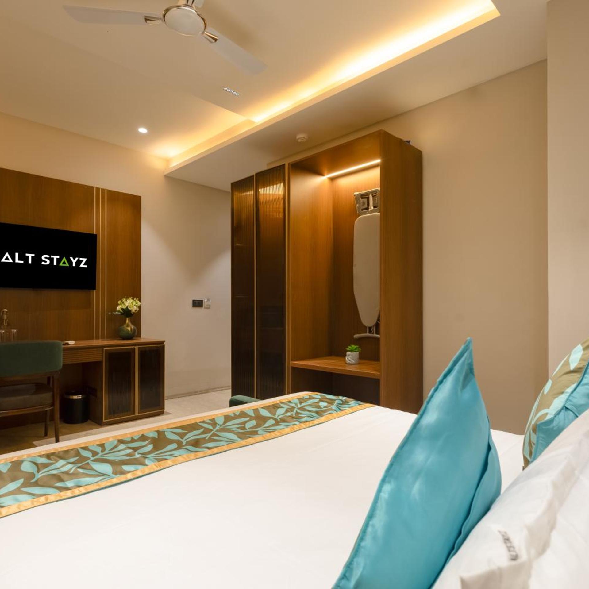 Saltstayz Premier Naraina Vihar 26/60