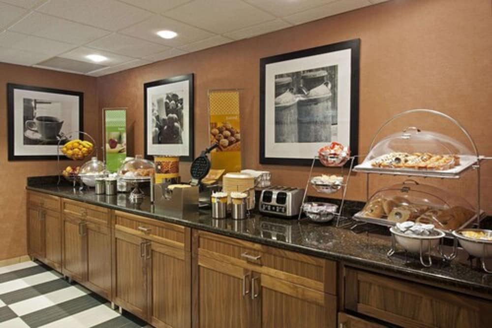 Hampton Inn Bloomington 49/62