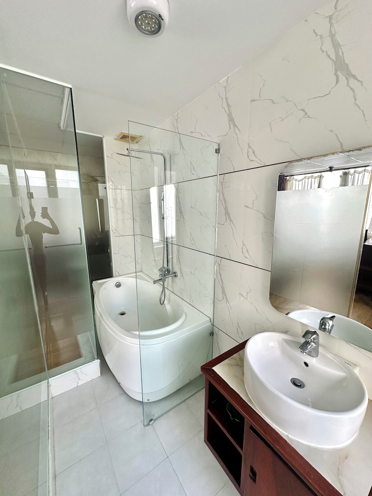 Art Deluxe Hotel 55/60