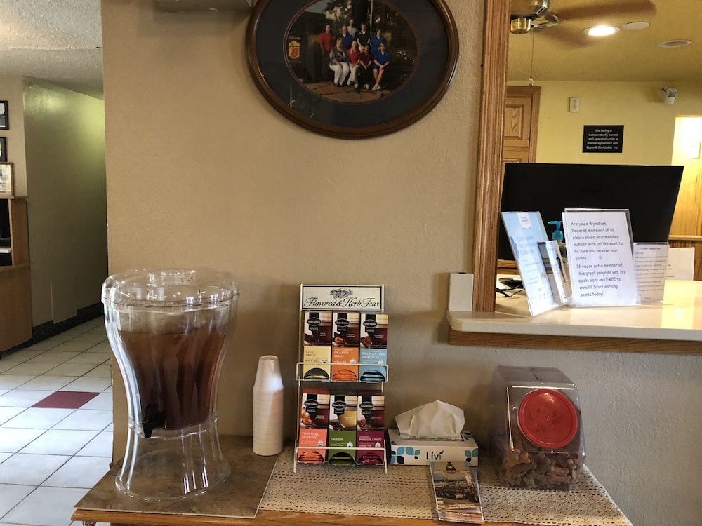 Super 8 by Wyndham North Platte 32/37