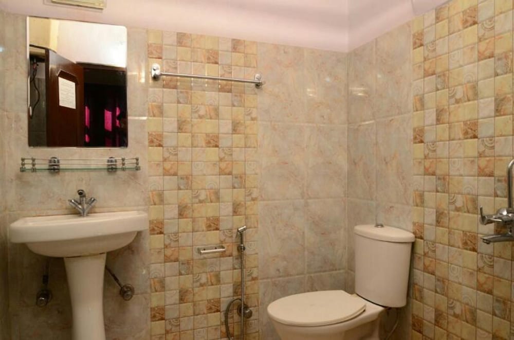 Hotel Monarch Residency 50/50