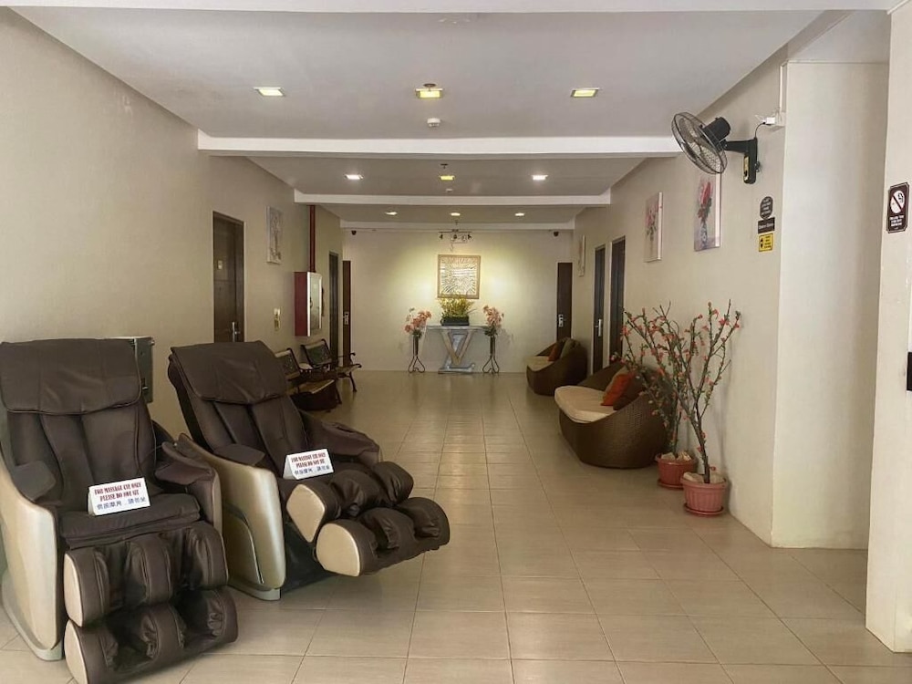 Coron Visitors Hotel 47/69
