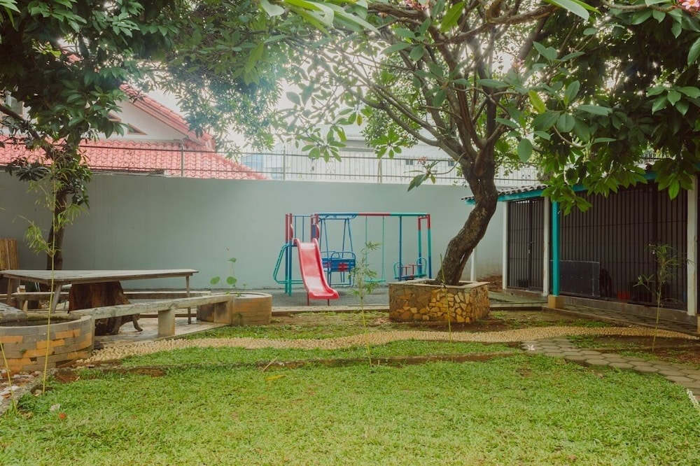 Urbanest Inn House TB Simatupang 65/72