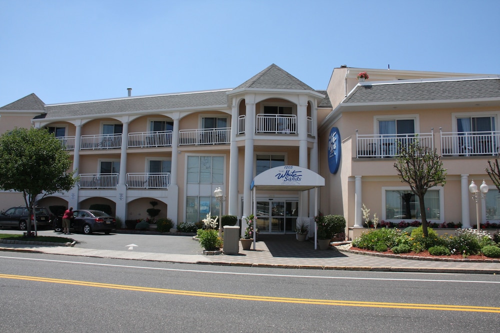 The White Sands Oceanfront Resort & Spa 3/70