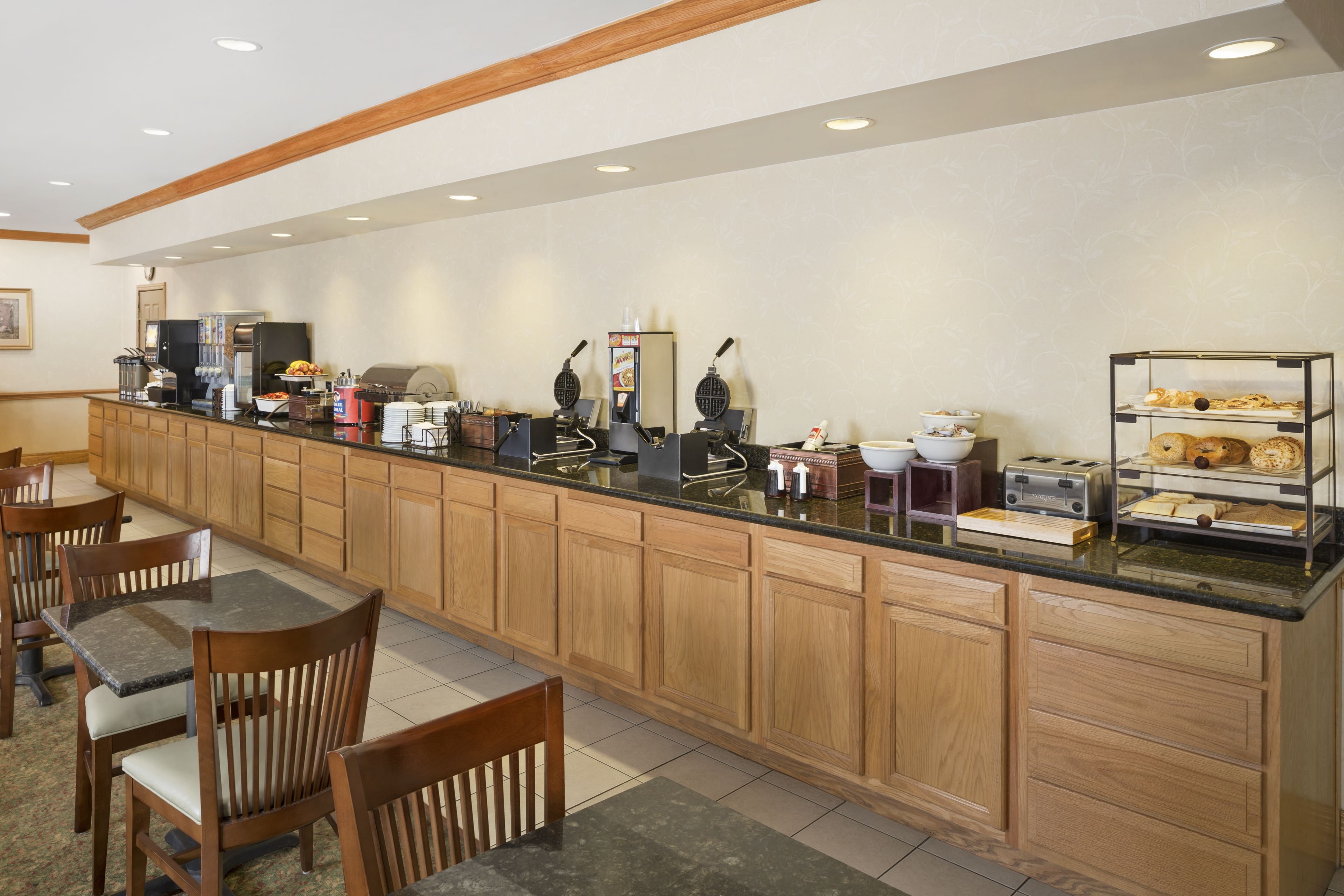 Holiday Inn Express and Suites Elyria 15/17
