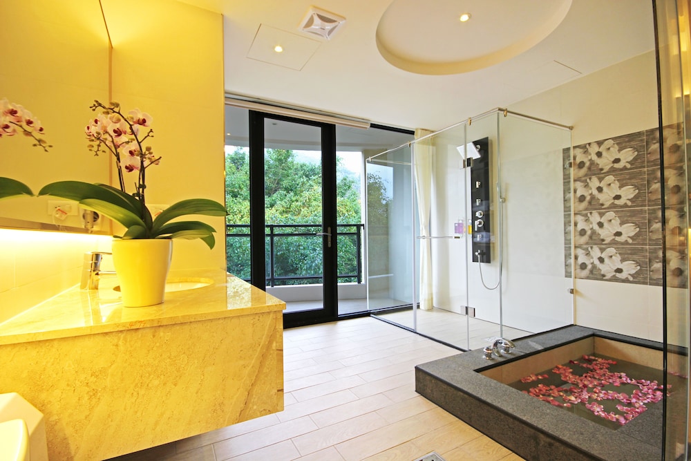 Shuian Lakeside Hotel 7/75