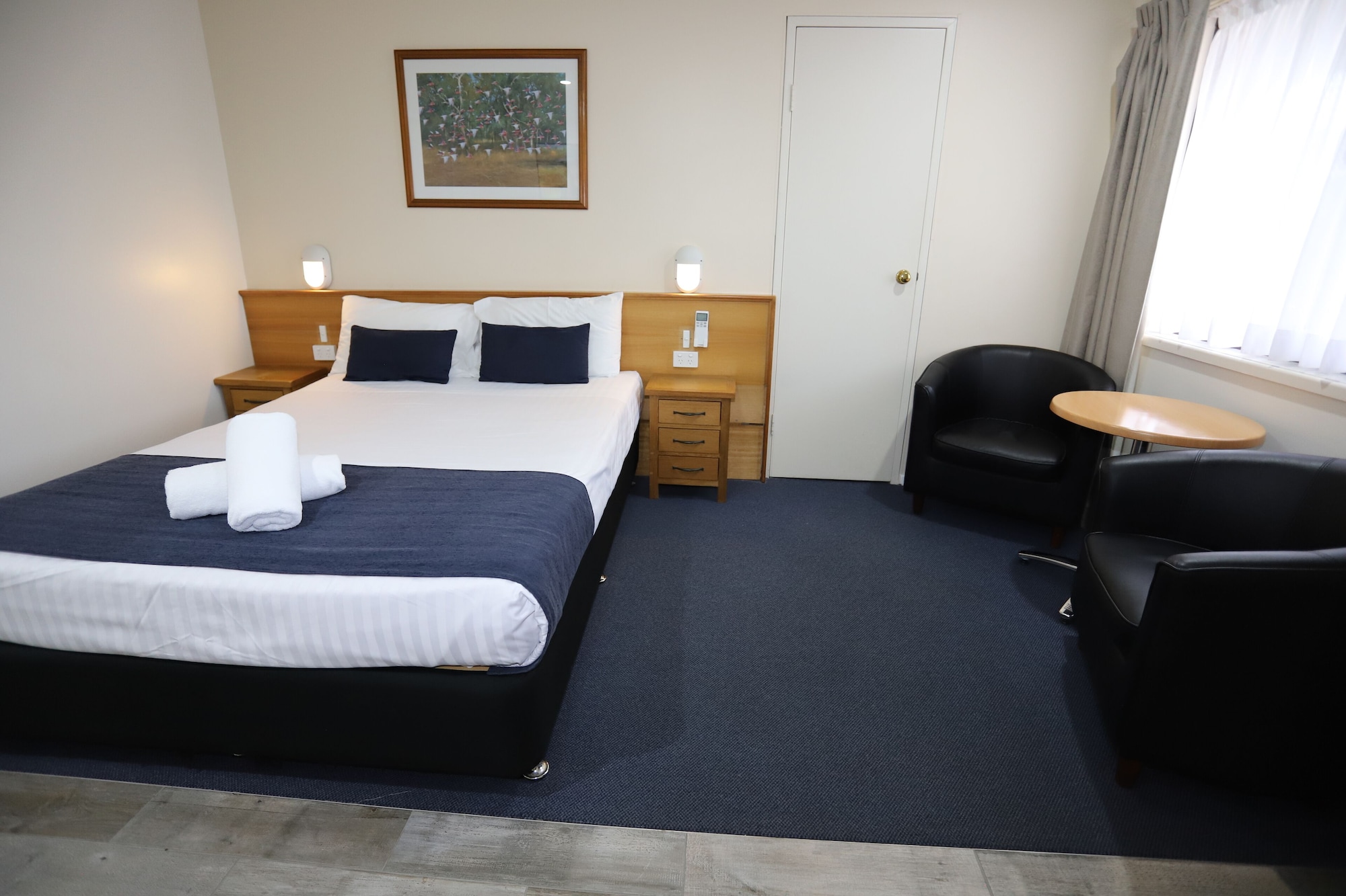 DELUXE, QUEEN BED