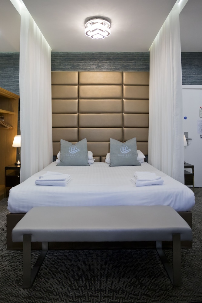 Horizon Hotel 8/32