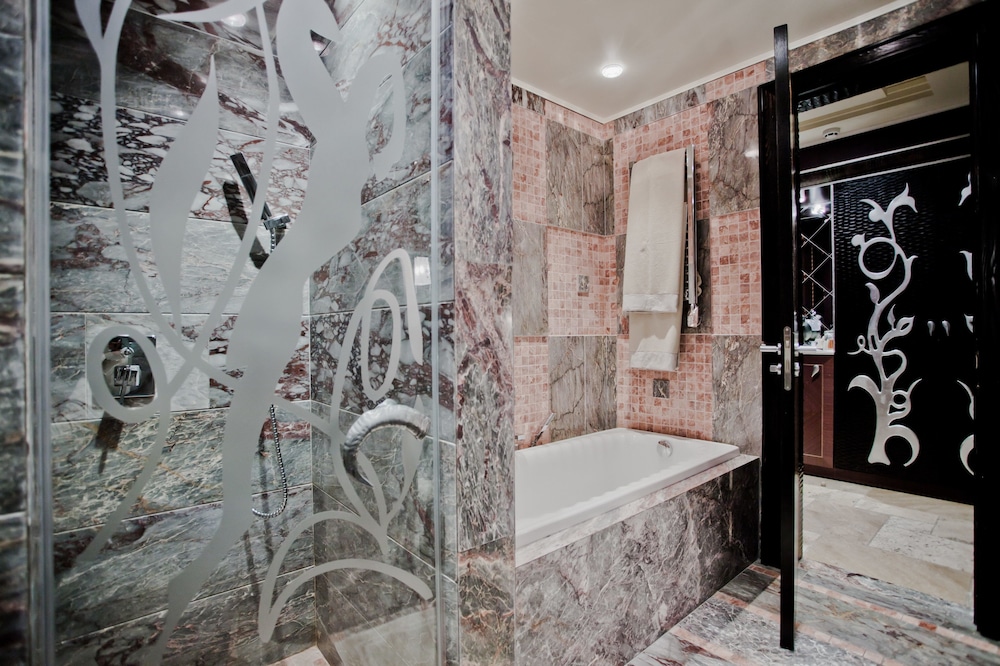 Royal Castle Design and Spa Hotel 46/50