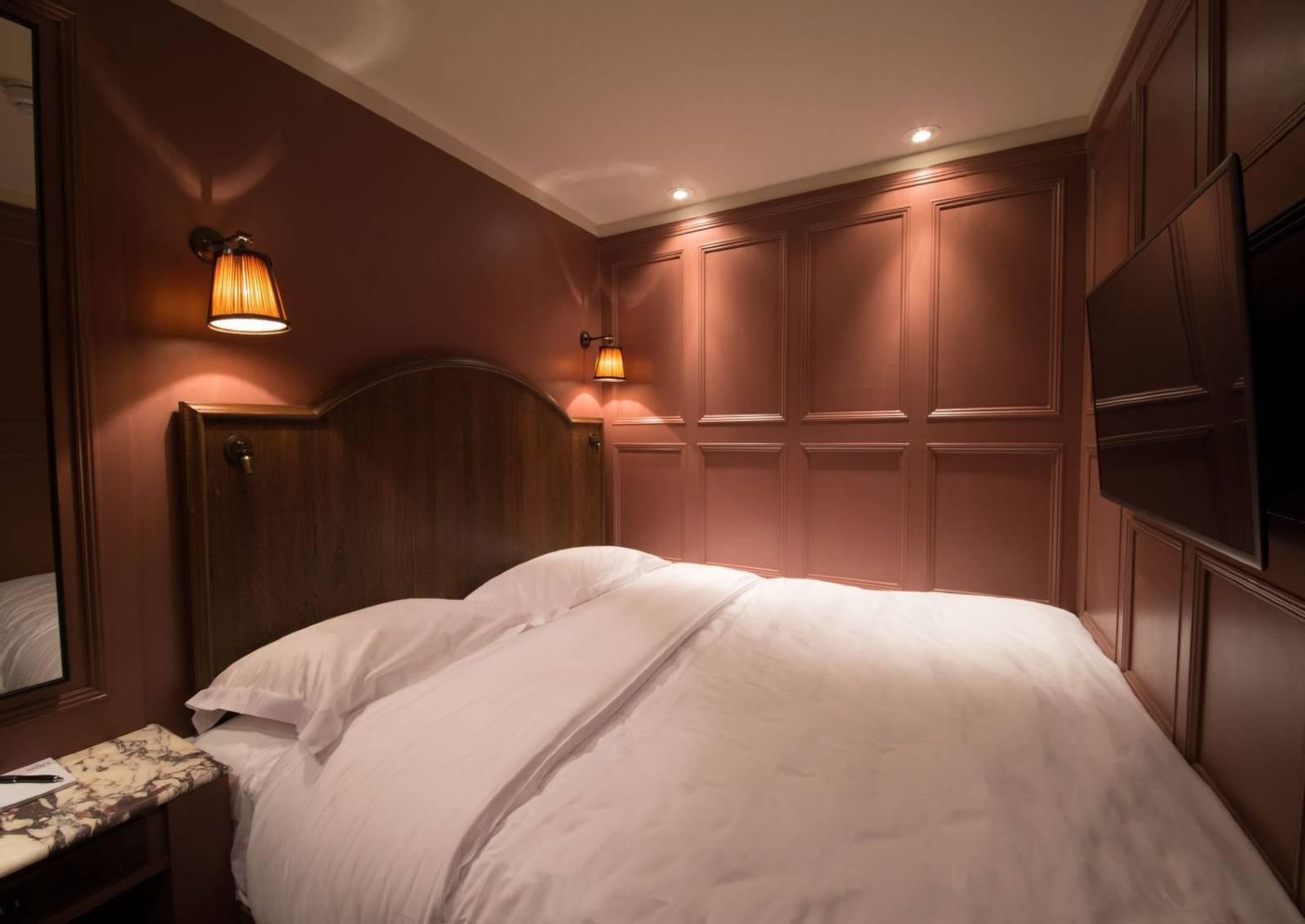 Room, Double Bed, No Window, Small