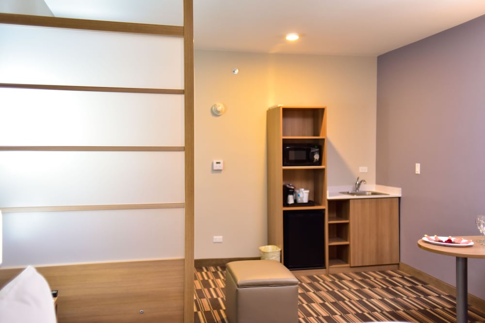 Microtel Inn & Suites By Wyndham Cuauhtemoc 11/40