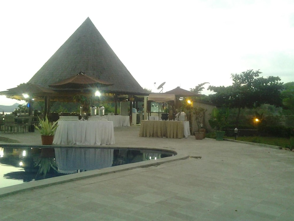 Luwansa Beach Resort 33/38