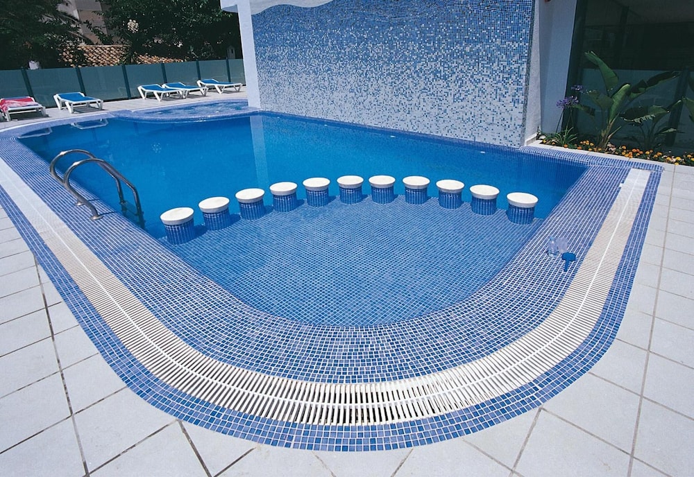 RH Riviera - Adults Only 11/34