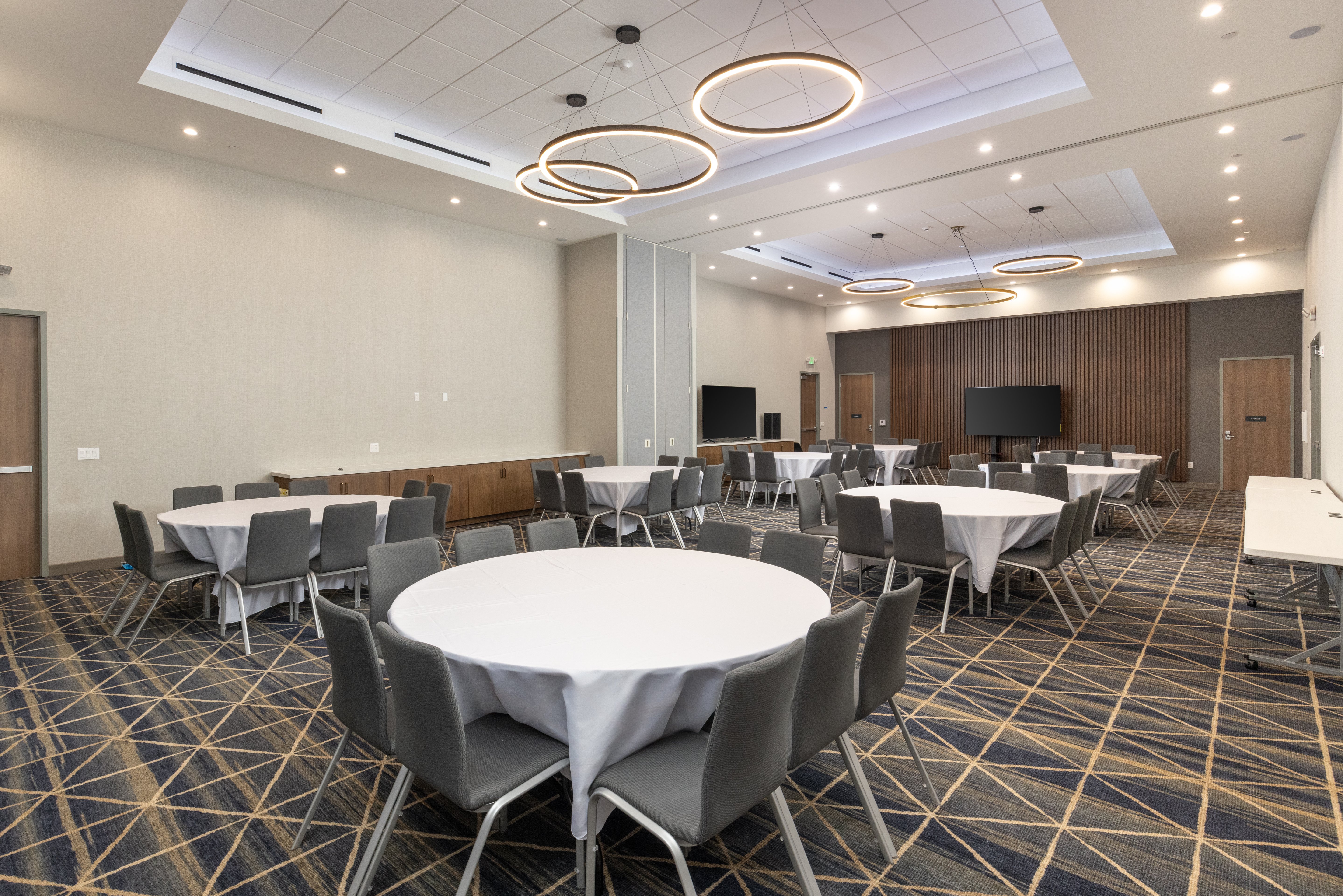Holiday Inn & Suites Monterey Park Los Angeles, an IHG Hotel 39/50