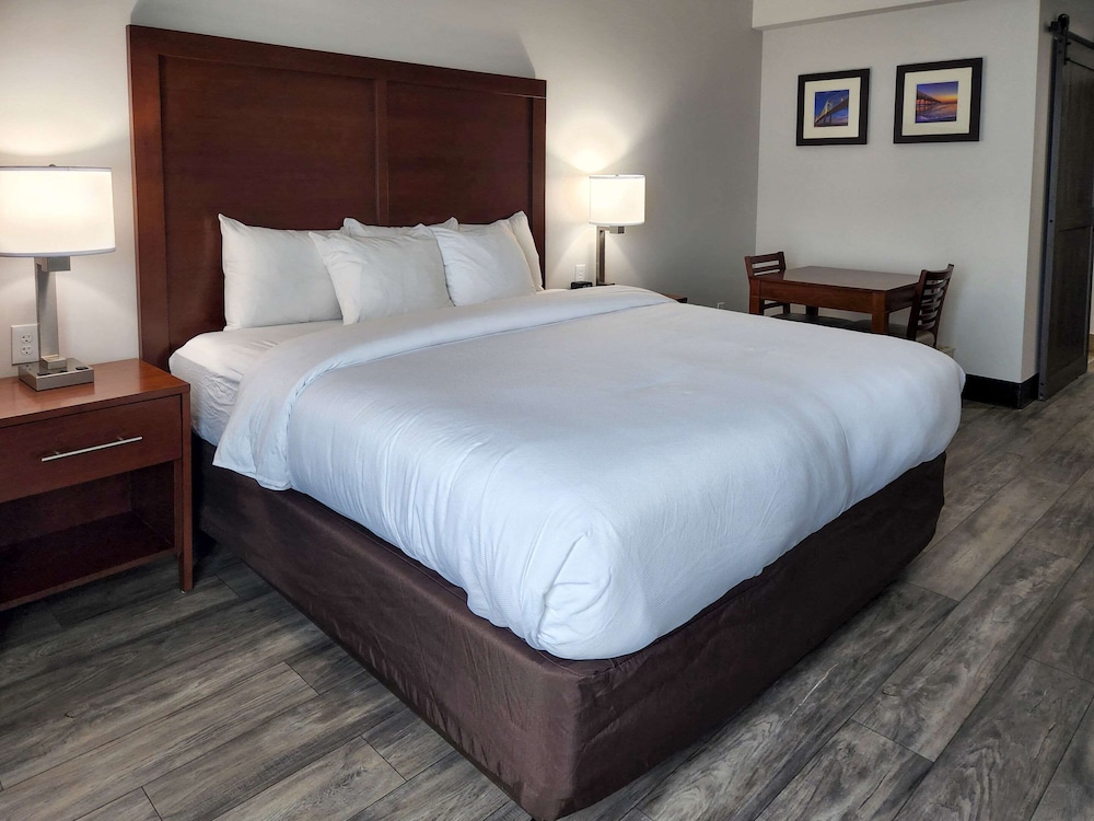 Comfort Suites Baymeadows Near Butler Blvd 9/27