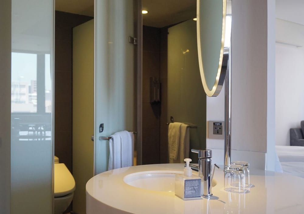 Royal Inn Taipei Linsen Huashan 1914 Creative Park 56/58