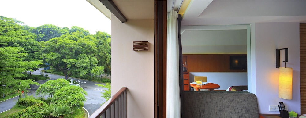 Baiyun Lakeside Hotel 3/50