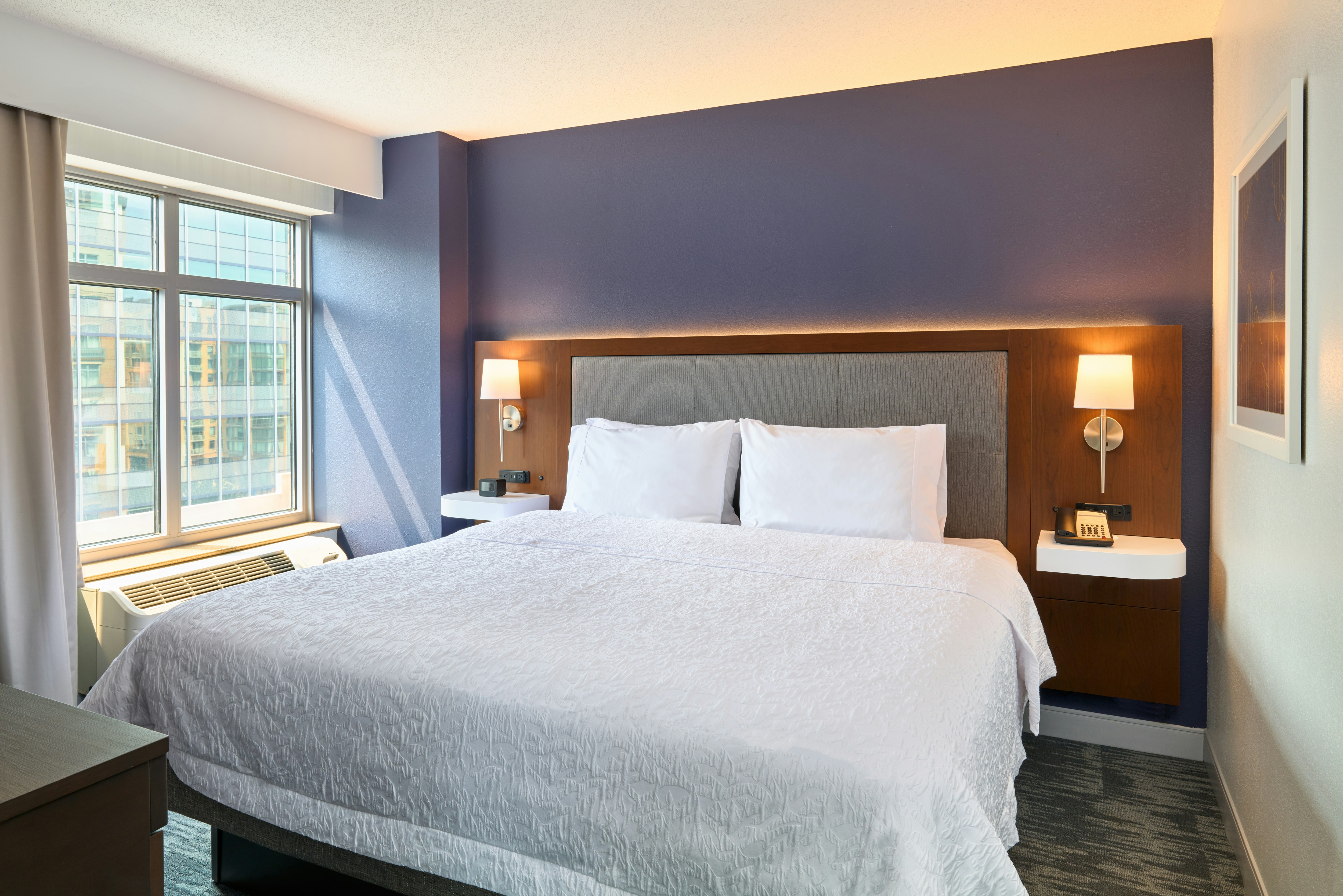 SUITE, KING BED