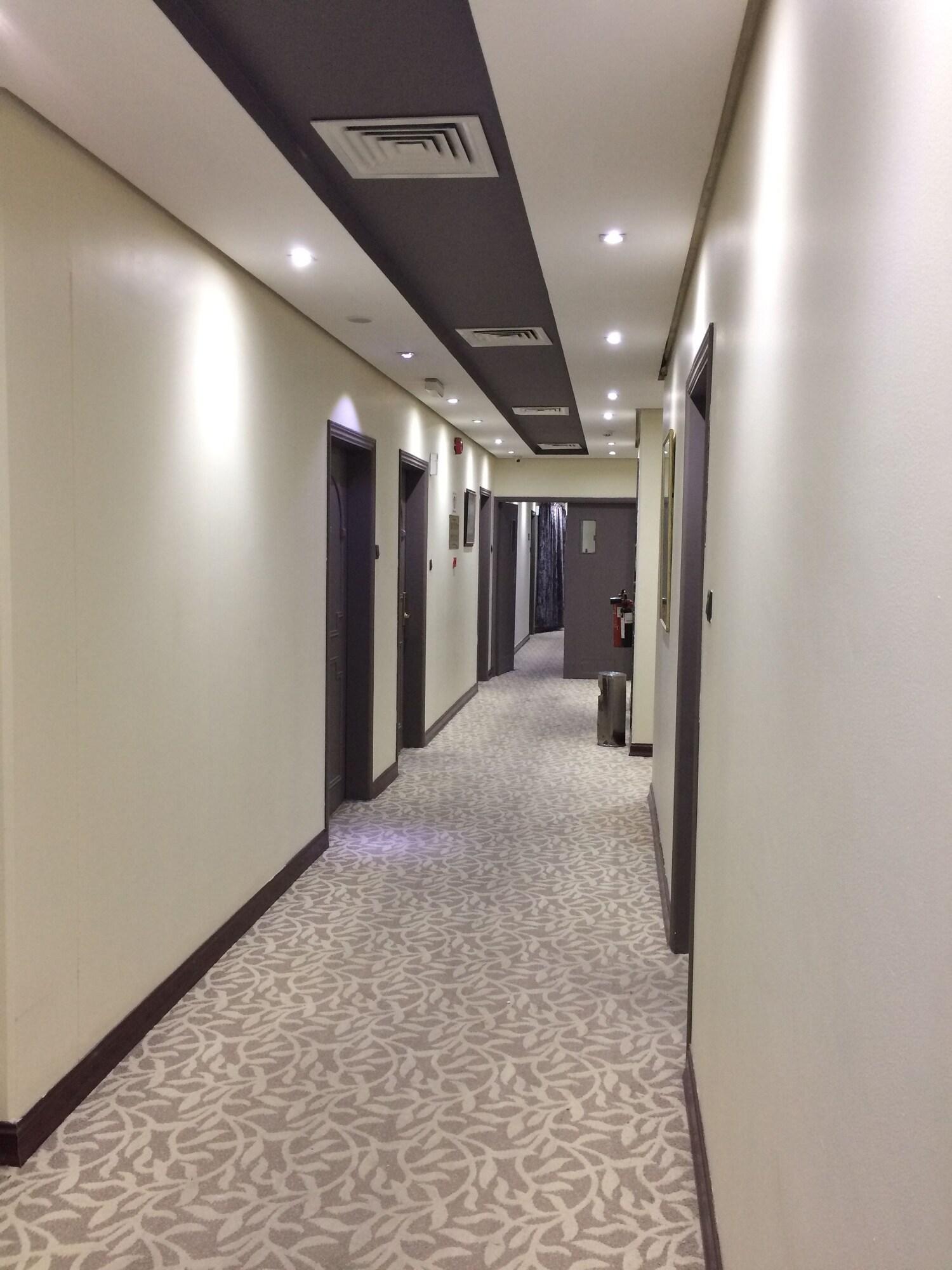 Imperial Suites Hotel 4/32