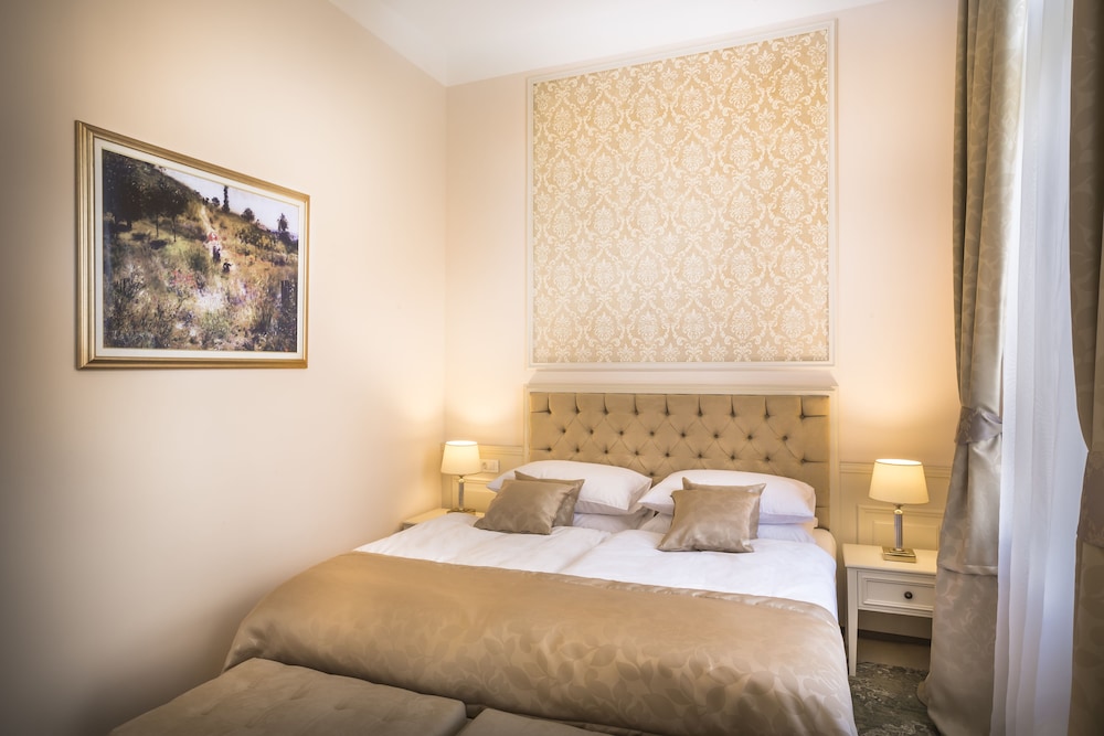 SUPERIOR, DOUBLE BED