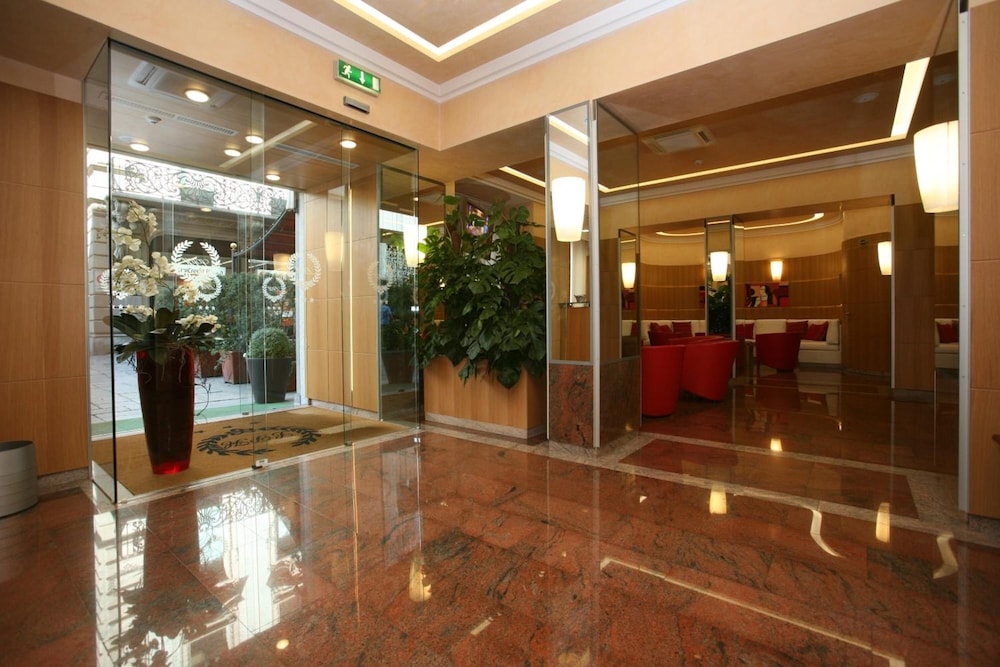 Le Petit Hotel 7/59