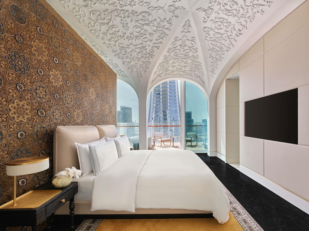 Crescent Suite