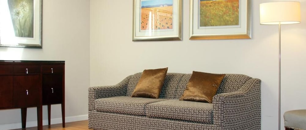 Red Lion Inn & Suites 44/69