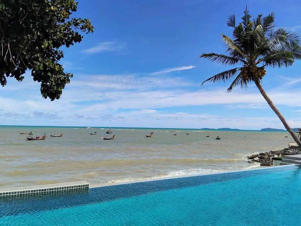 Royal Phala Cliff Beach Resort and Spa 46/50