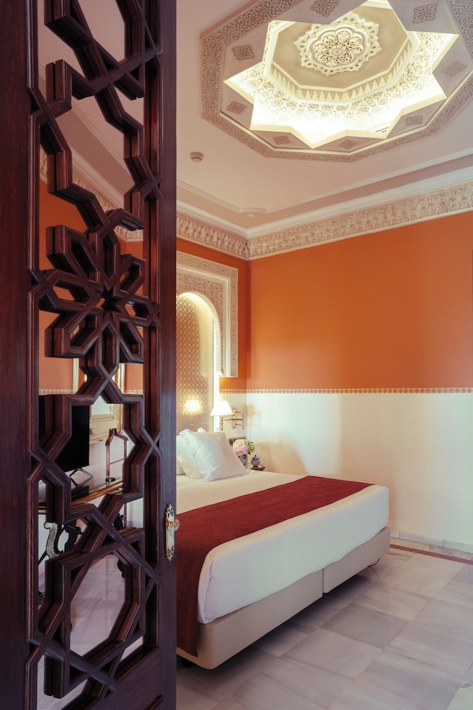 SUITE, KING BED, LIVING AREA